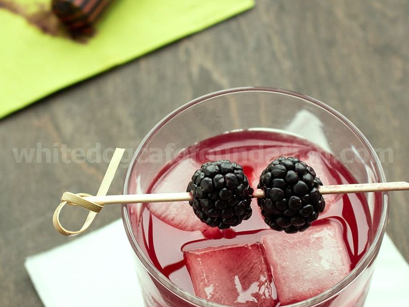 Cocktail de sabugueiro de amora-preta