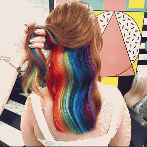 Cómo hacer el cabello arcoíris oculto